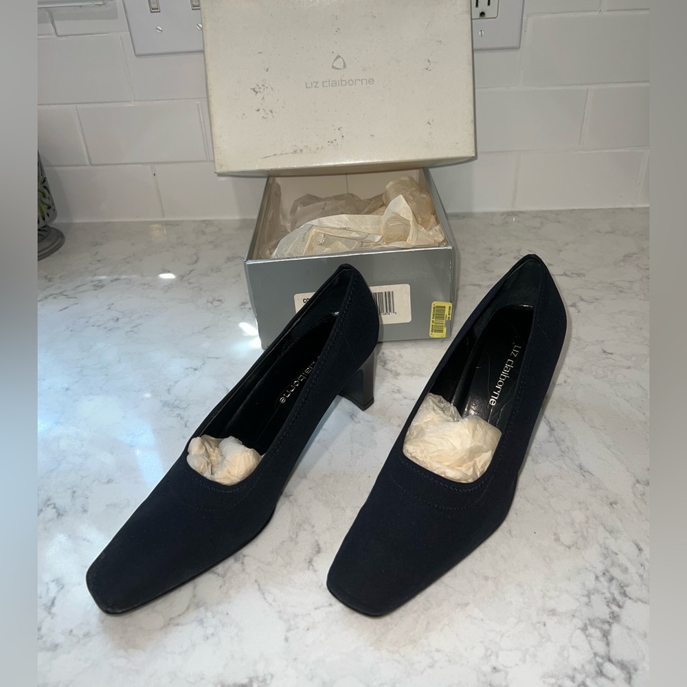 Liz Claiborne Women's Navy Heels size 7N